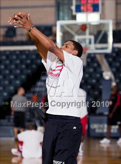 Thumbnail 1 in  2010 THCA All-Star Basketball Game photogallery.