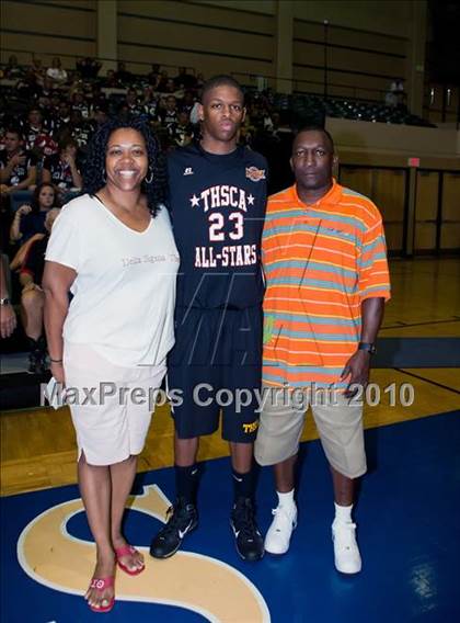 Thumbnail 2 in  2010 THCA All-Star Basketball Game photogallery.