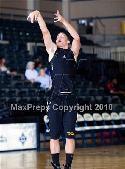 Thumbnail 3 in  2010 THCA All-Star Basketball Game photogallery.