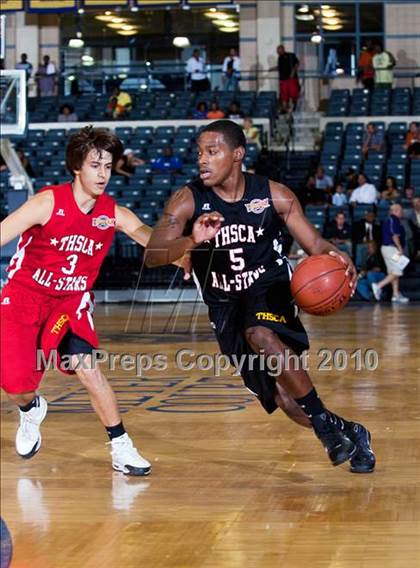 Thumbnail 1 in  2010 THCA All-Star Basketball Game photogallery.