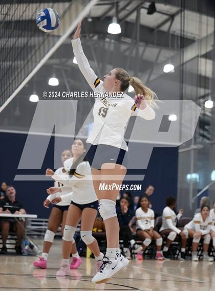 Thumbnail 3 in Giddings vs. Freeman (Legends Invitational) photogallery.