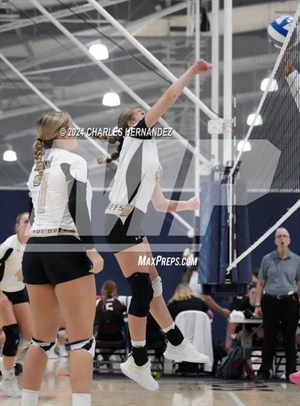 Thumbnail 3 in Giddings vs. Freeman (Legends Invitational) photogallery.