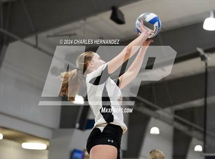 Thumbnail 1 in Giddings vs. Freeman (Legends Invitational) photogallery.