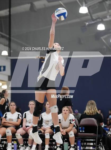 Thumbnail 2 in Giddings vs. Freeman (Legends Invitational) photogallery.