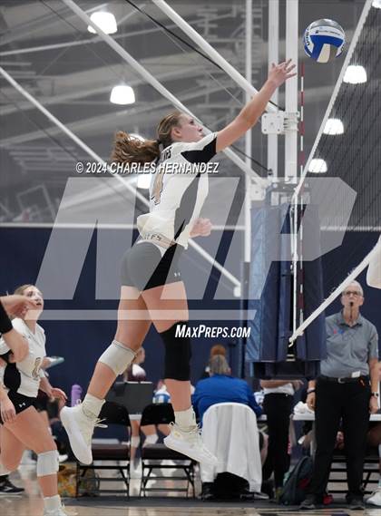 Thumbnail 2 in Giddings vs. Freeman (Legends Invitational) photogallery.
