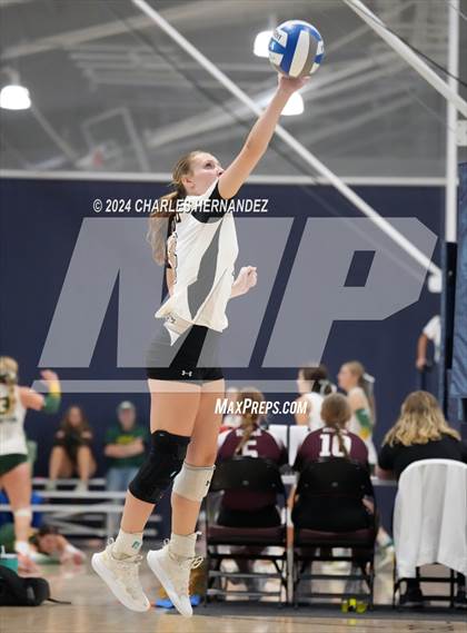 Thumbnail 2 in Giddings vs. Freeman (Legends Invitational) photogallery.