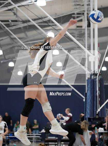 Thumbnail 1 in Giddings vs. Freeman (Legends Invitational) photogallery.