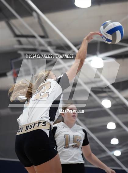 Thumbnail 1 in Giddings vs. Freeman (Legends Invitational) photogallery.