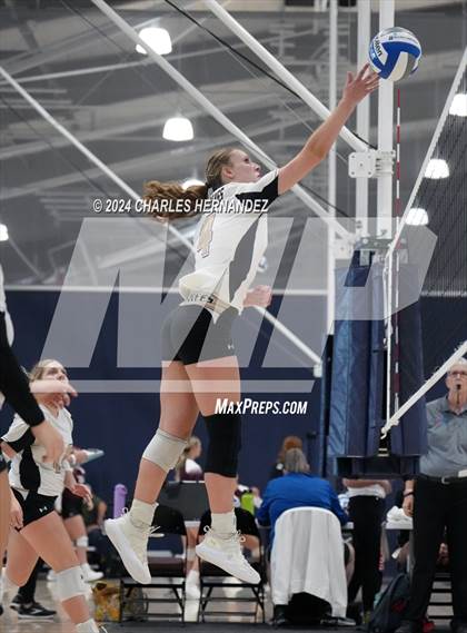 Thumbnail 1 in Giddings vs. Freeman (Legends Invitational) photogallery.
