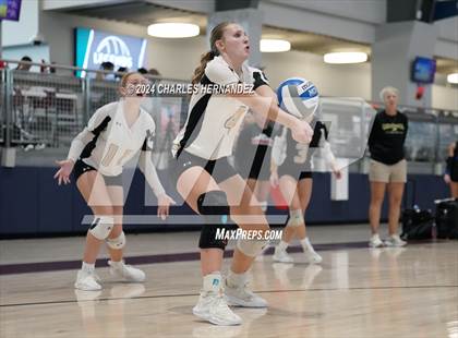 Thumbnail 1 in Giddings vs. Freeman (Legends Invitational) photogallery.