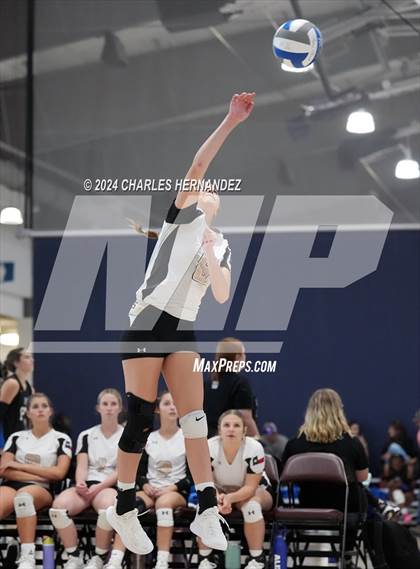 Thumbnail 3 in Giddings vs. Freeman (Legends Invitational) photogallery.