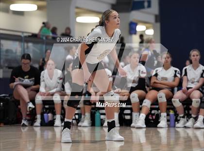 Thumbnail 3 in Giddings vs. Freeman (Legends Invitational) photogallery.