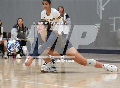 Thumbnail 2 in Giddings vs. Freeman (Legends Invitational) photogallery.