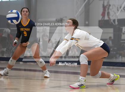 Thumbnail 2 in Giddings vs. Freeman (Legends Invitational) photogallery.
