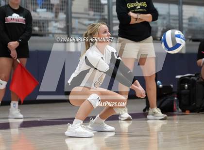 Thumbnail 1 in Giddings vs. Freeman (Legends Invitational) photogallery.
