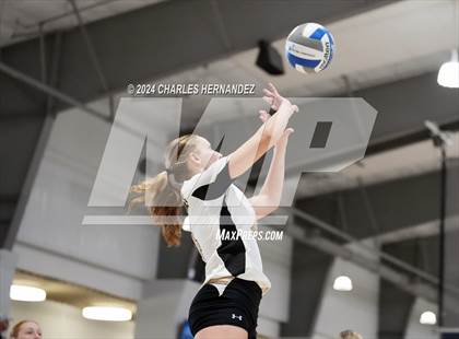 Thumbnail 2 in Giddings vs. Freeman (Legends Invitational) photogallery.