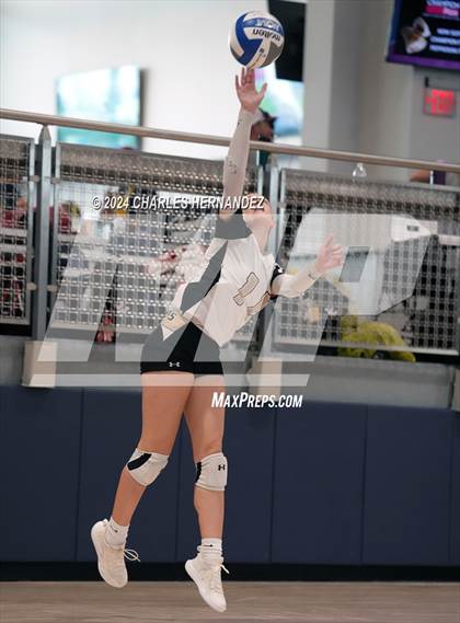 Thumbnail 1 in Giddings vs. Freeman (Legends Invitational) photogallery.