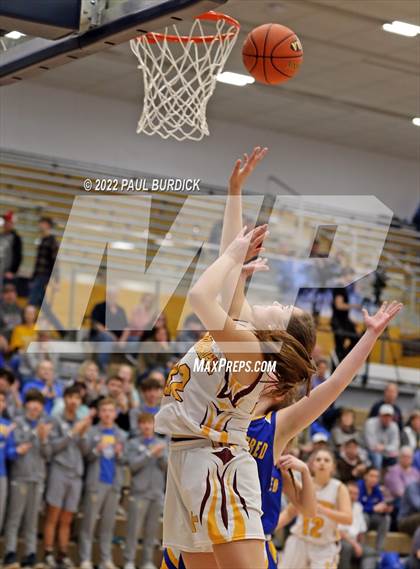 Thumbnail 3 in Otto-Eldred vs. Elk County Catholic (District IX Championship) photogallery.