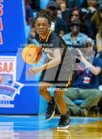 Thumbnail 3 in Salisbury vs. Farmville Central (NCHSAA 1A Final) (1 of 2 - the Game) photogallery.
