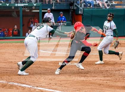 Thumbnail 1 in Melissa vs. Harlingen South (UIL 5A Softball Final) photogallery.