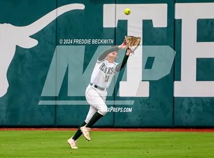 Thumbnail 1 in Melissa vs. Harlingen South (UIL 5A Softball Final) photogallery.