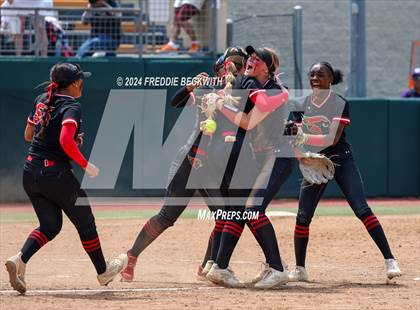 Thumbnail 1 in Melissa vs. Harlingen South (UIL 5A Softball Final) photogallery.