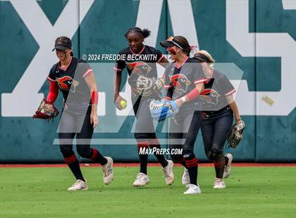 Thumbnail 2 in Melissa vs. Harlingen South (UIL 5A Softball Final) photogallery.