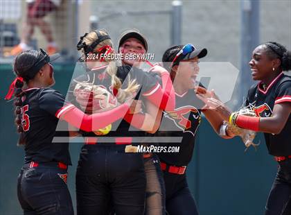 Thumbnail 1 in Melissa vs. Harlingen South (UIL 5A Softball Final) photogallery.