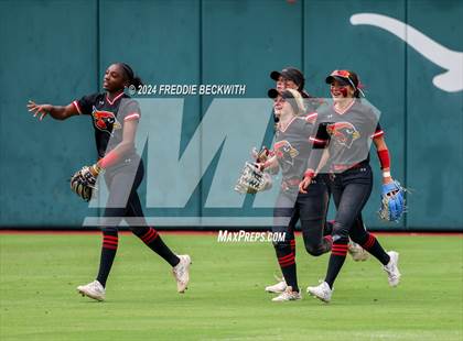 Thumbnail 2 in Melissa vs. Harlingen South (UIL 5A Softball Final) photogallery.