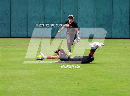 Thumbnail 2 in Melissa vs. Harlingen South (UIL 5A Softball Final) photogallery.