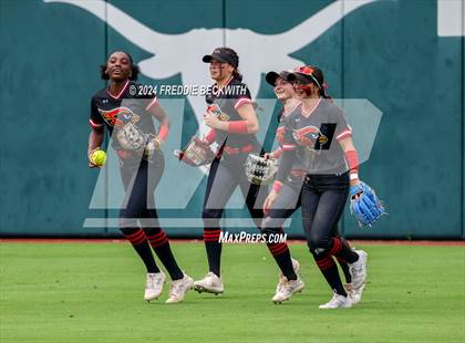 Thumbnail 1 in Melissa vs. Harlingen South (UIL 5A Softball Final) photogallery.