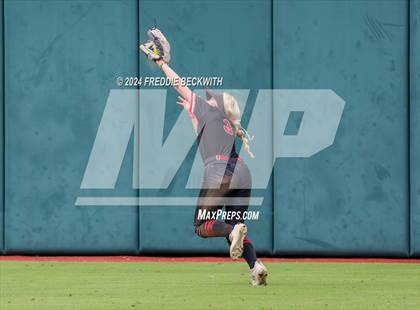 Thumbnail 1 in Melissa vs. Harlingen South (UIL 5A Softball Final) photogallery.