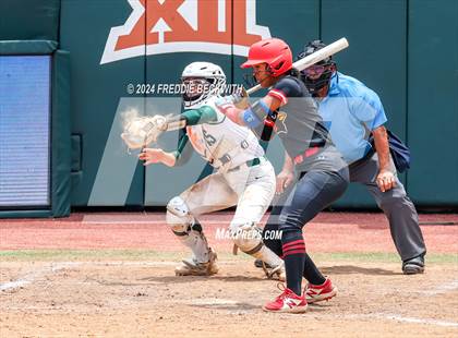 Thumbnail 1 in Melissa vs. Harlingen South (UIL 5A Softball Final) photogallery.