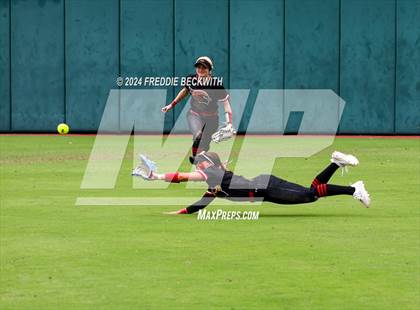 Thumbnail 1 in Melissa vs. Harlingen South (UIL 5A Softball Final) photogallery.