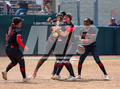 Thumbnail 2 in Melissa vs. Harlingen South (UIL 5A Softball Final) photogallery.