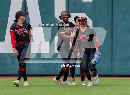 Thumbnail 1 in Melissa vs. Harlingen South (UIL 5A Softball Final) photogallery.