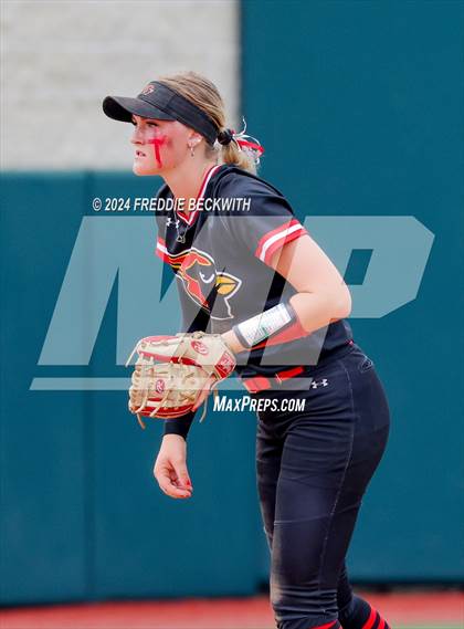 Thumbnail 2 in Melissa vs. Harlingen South (UIL 5A Softball Final) photogallery.