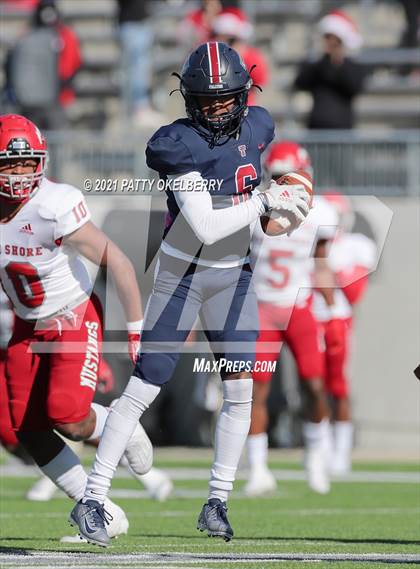 Thumbnail 1 in North Shore @ Tompkins (UIL 6A Division 1 Regional Playoff) photogallery.