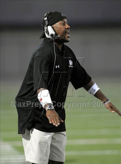 Thumbnail 1 in Santiago vs. Esperanza photogallery.