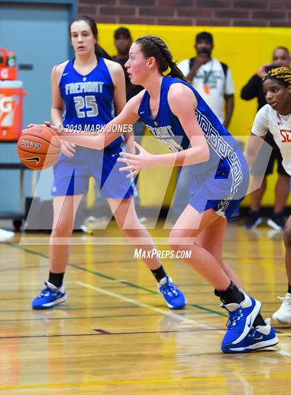 Thumbnail 3 in Elizabeth Seton vs. Fremont (Nike Tournament of Champions)  photogallery.