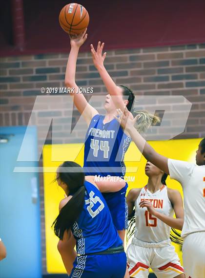 Thumbnail 1 in Elizabeth Seton vs. Fremont (Nike Tournament of Champions)  photogallery.