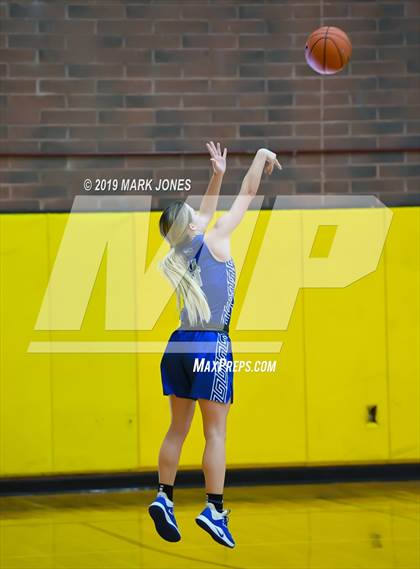 Thumbnail 3 in Elizabeth Seton vs. Fremont (Nike Tournament of Champions)  photogallery.