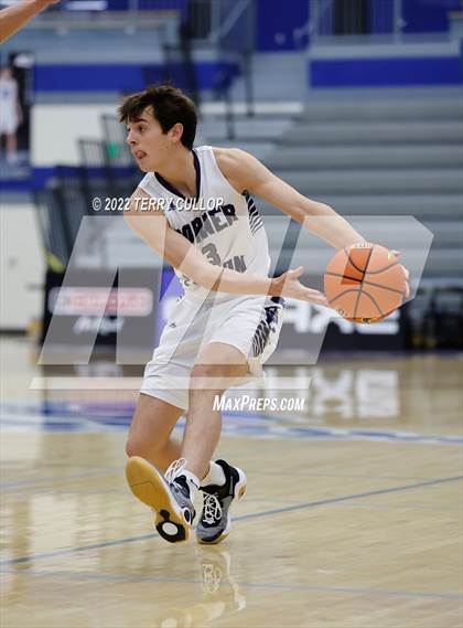 Thumbnail 2 in Corner Canyon vs. Bingham (5 For The Fight Hoopfest) photogallery.