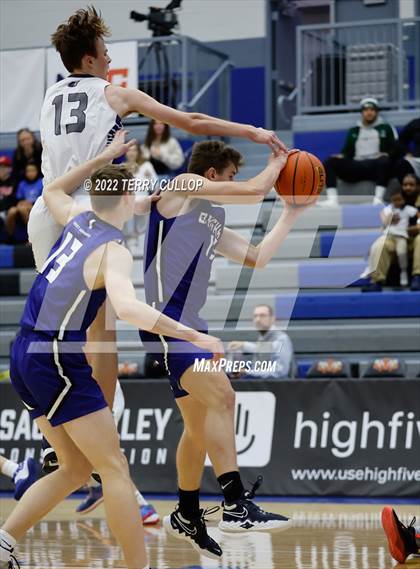 Thumbnail 1 in Corner Canyon vs. Bingham (5 For The Fight Hoopfest) photogallery.