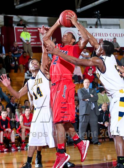 Thumbnail 2 in St. Rita vs Lake Clifton (Spalding Hoophall Classic) photogallery.