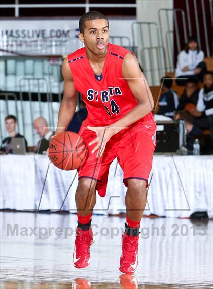 Thumbnail 3 in St. Rita vs Lake Clifton (Spalding Hoophall Classic) photogallery.