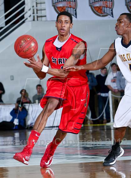Thumbnail 1 in St. Rita vs Lake Clifton (Spalding Hoophall Classic) photogallery.