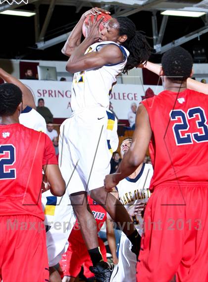 Thumbnail 3 in St. Rita vs Lake Clifton (Spalding Hoophall Classic) photogallery.