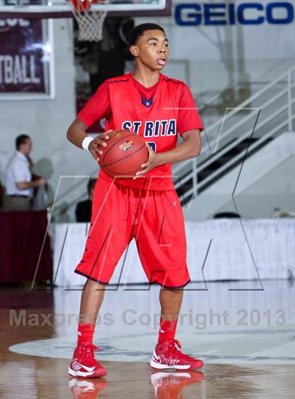 Thumbnail 2 in St. Rita vs Lake Clifton (Spalding Hoophall Classic) photogallery.