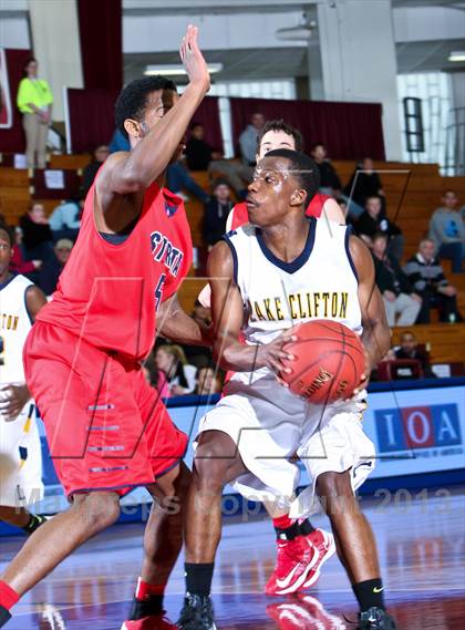 Thumbnail 2 in St. Rita vs Lake Clifton (Spalding Hoophall Classic) photogallery.